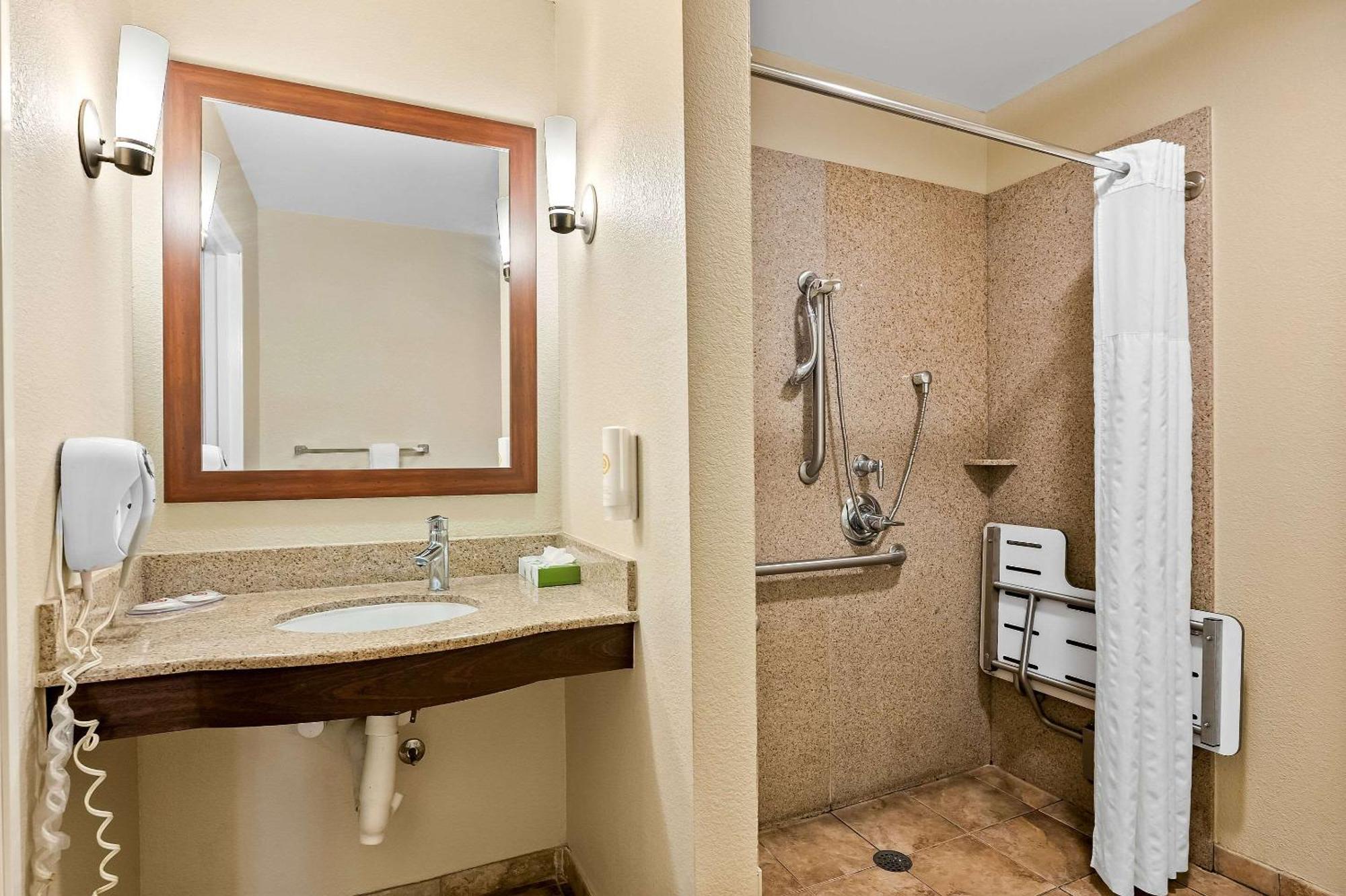 Comfort Suites Panama City Near Tyndall Afb Buitenkant foto